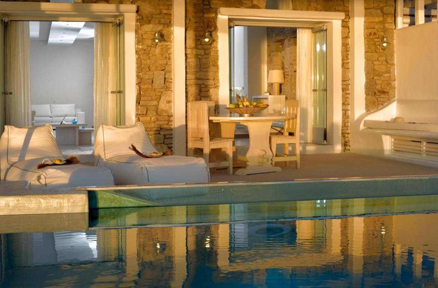 Saint-John-Hotel-Villas---Spa-Room-87