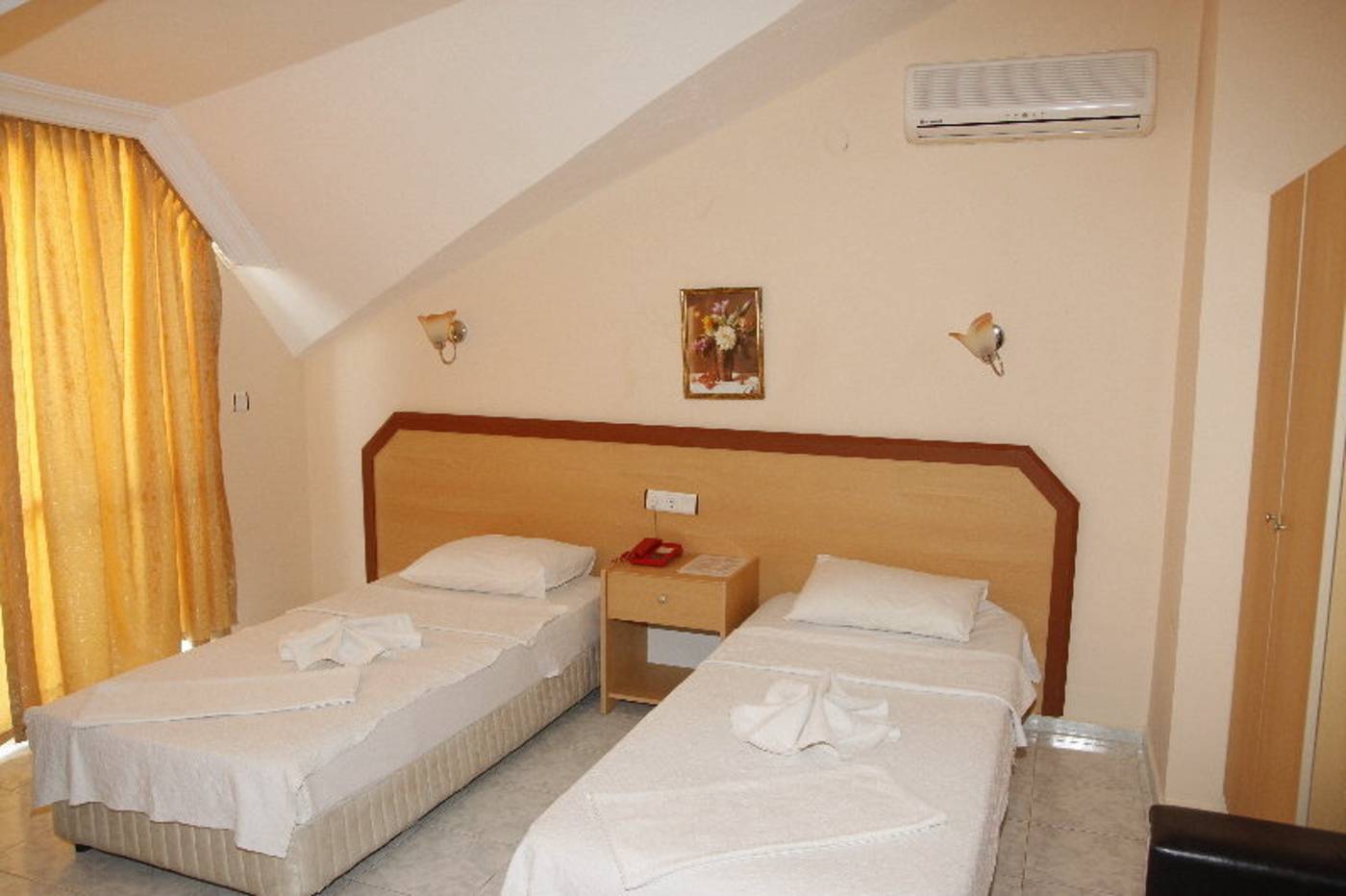 Swans-1-Hotel-Room-7