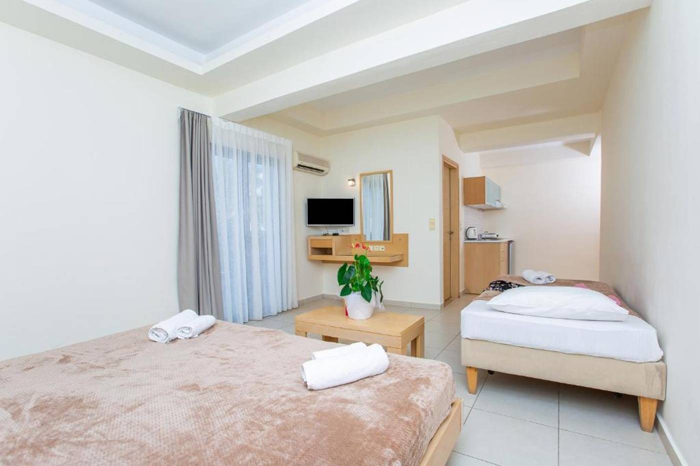 Hermes-Hotel-Room-12