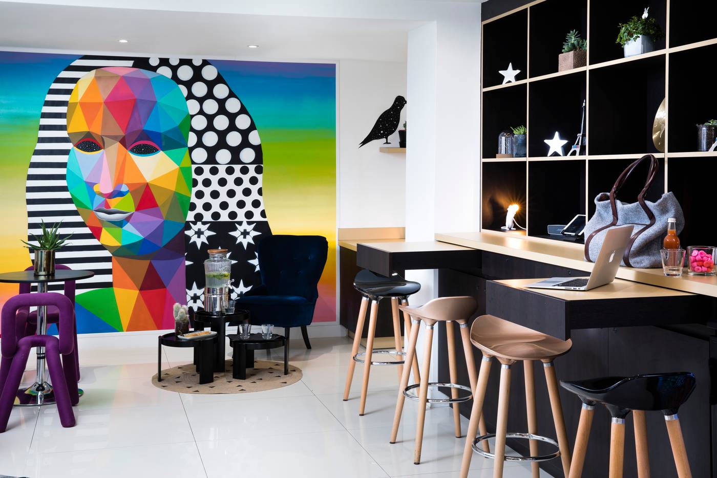 Au-Palais-de-Chaillot-Lobby-11