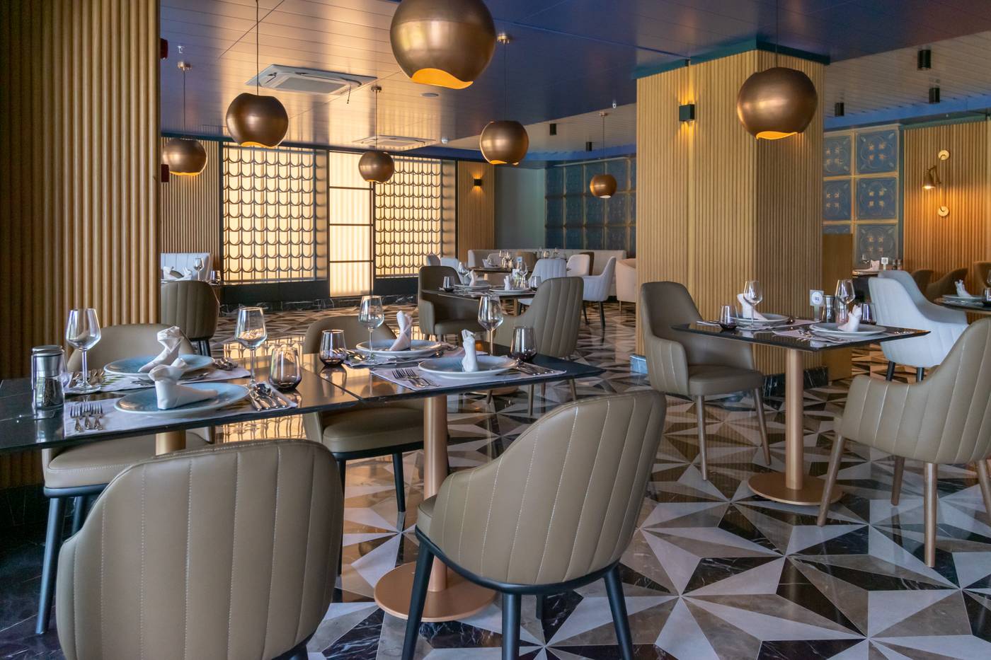 Armas-Bella-Luna-Restaurant-47