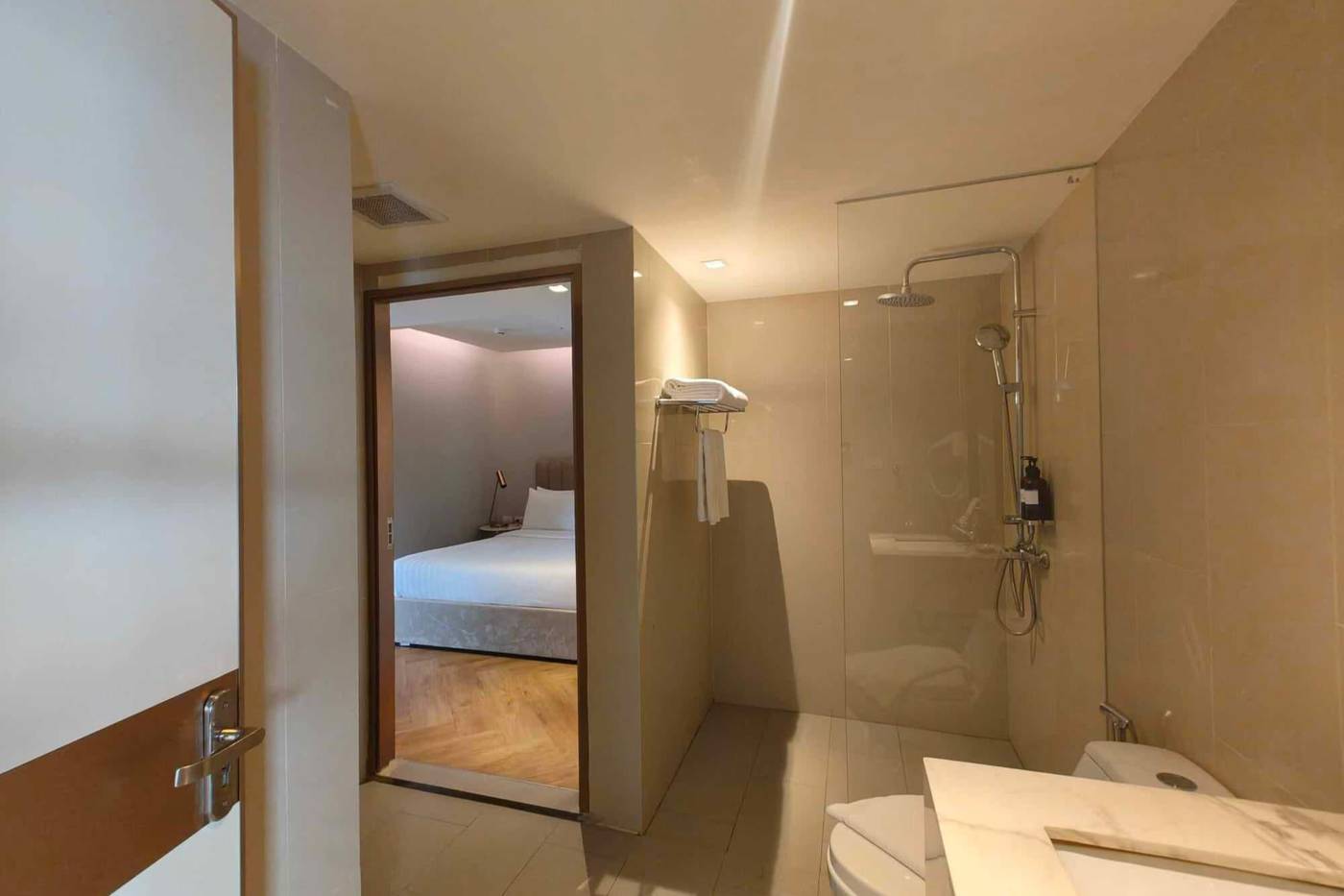 Away-Bangkok-Riverside-Kene-Room-54