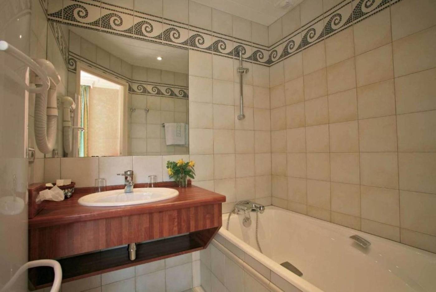 Hotel Du Lac-France-TALLOIRES-MONTMIN-Room-8