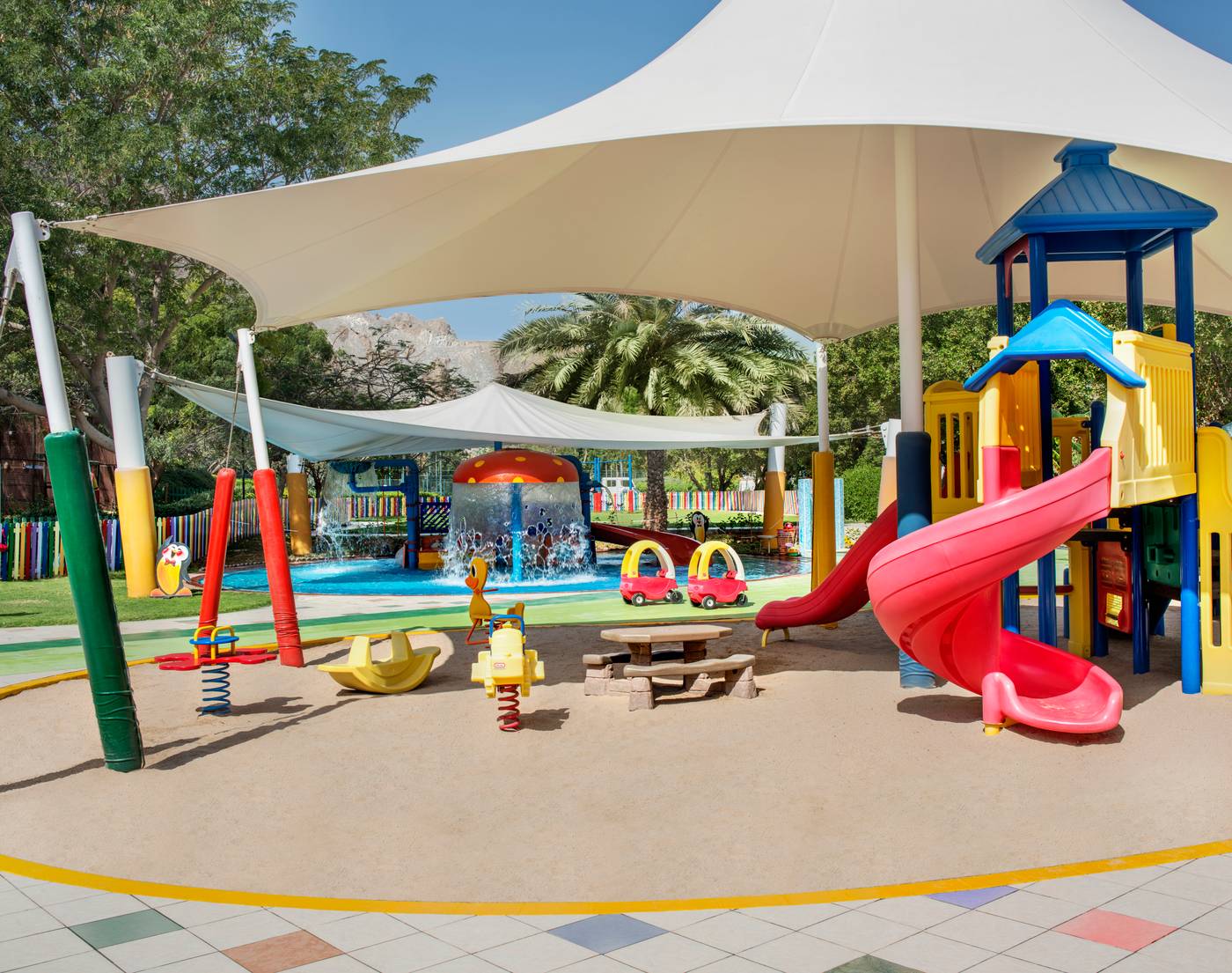 Le Meridien Al Aqah Beach Resort