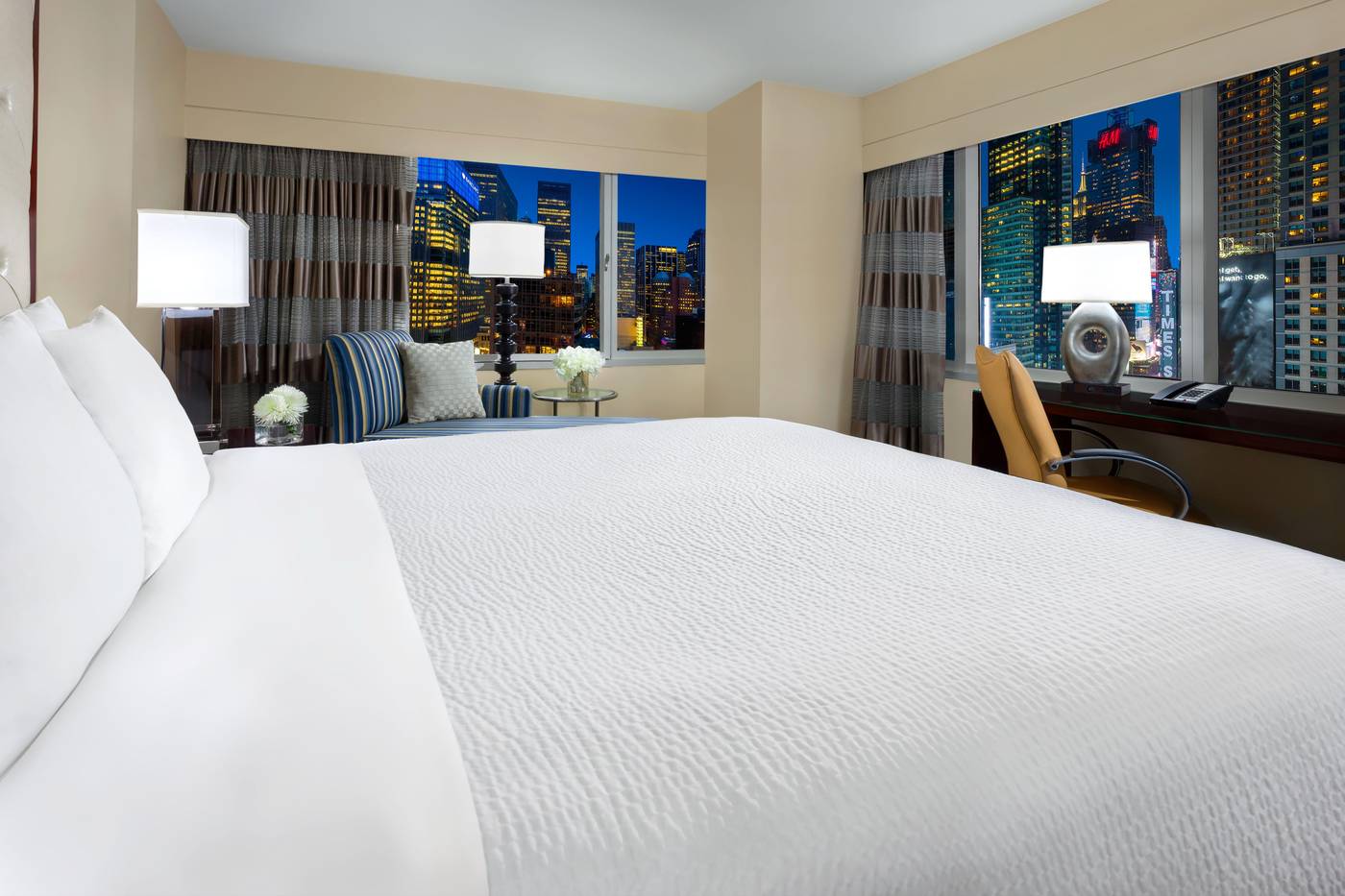 Crowne-Plaza-Times-Square-Manhattan-Room-26