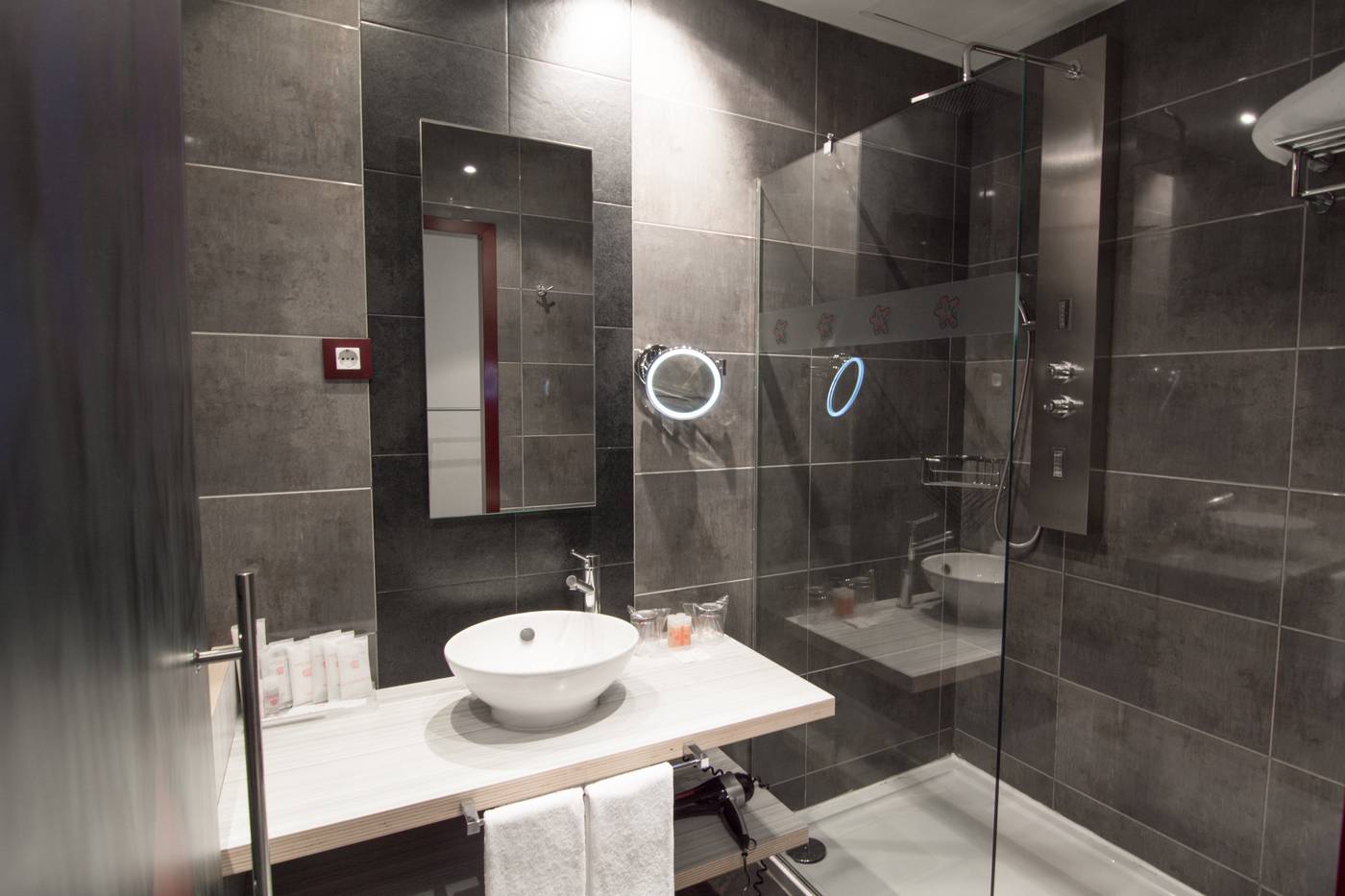 Petit-Palace-Santa-Barbara-Room-37