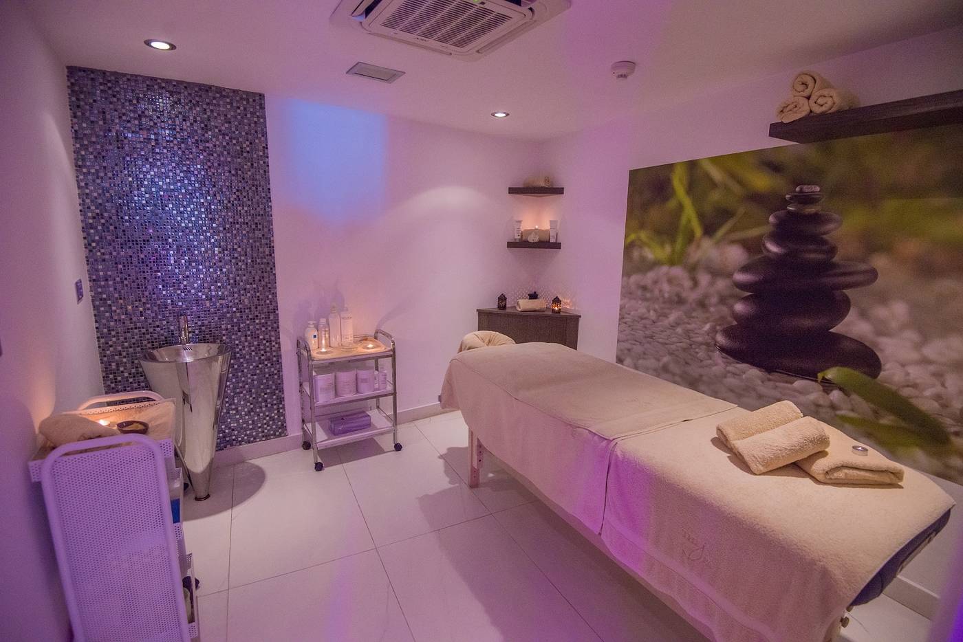 Dome-Beach-Hotel-Sports-and-Entertainment-48