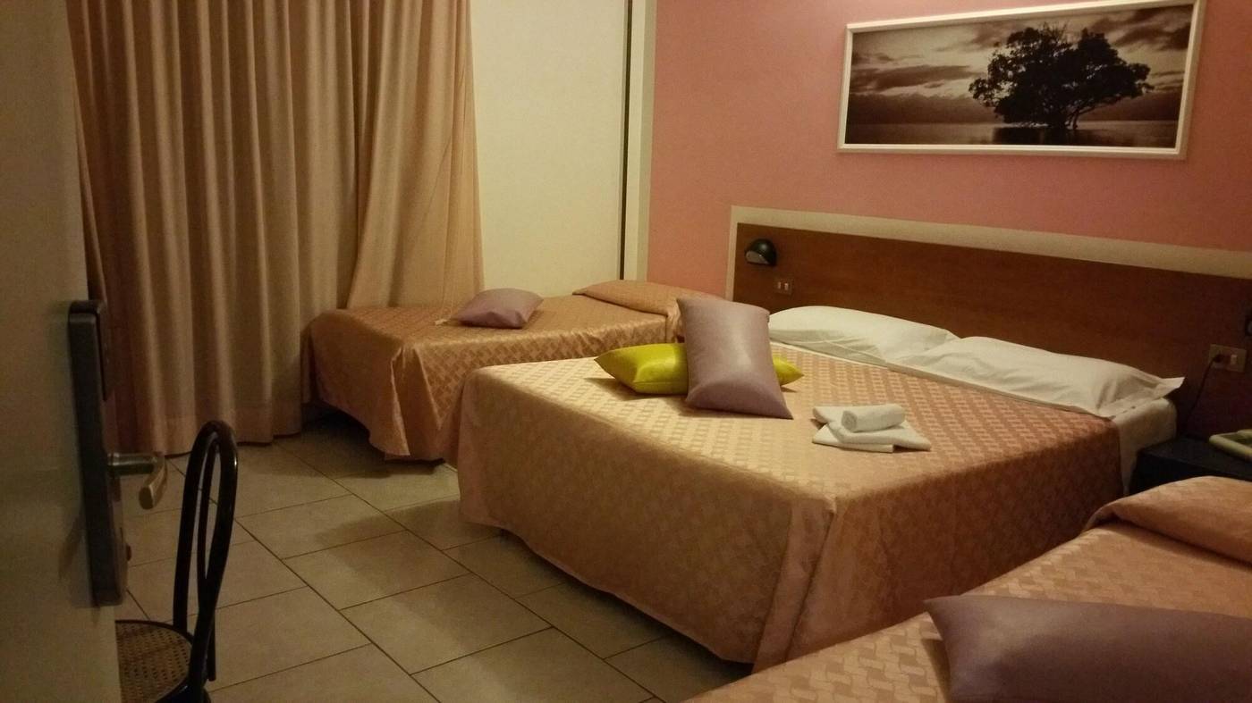 Hotel Villa Truentum-Italy-MARTINSICURO-Room-5