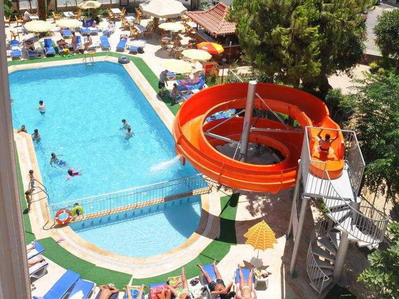 Primera-Hotel-Pool-3