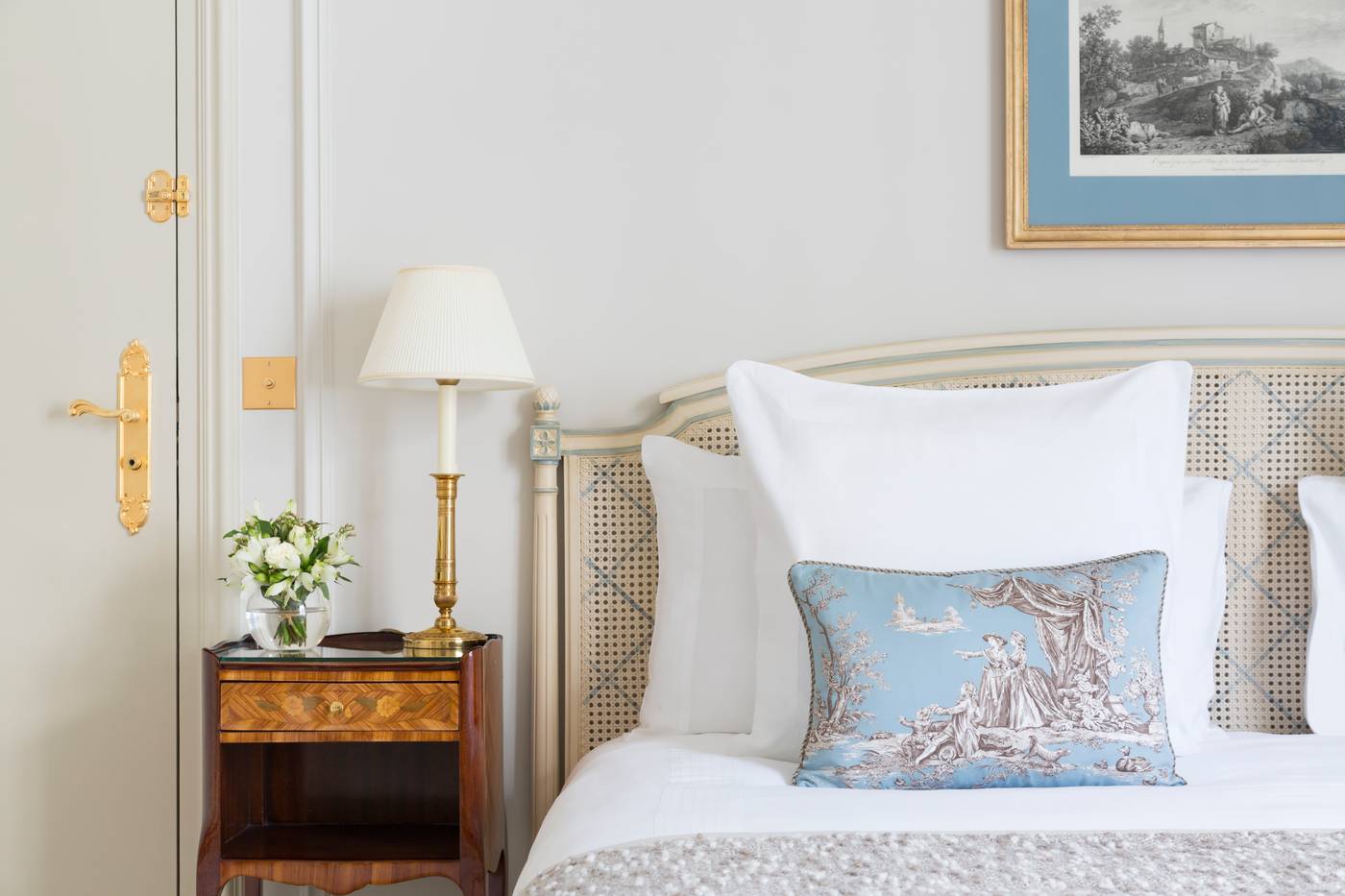 Le-Bristol-Paris-Room-43