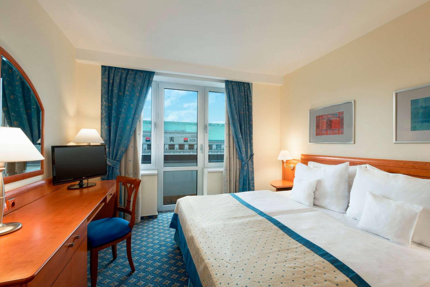 Ramada-Prague-City-Centre-Room-14