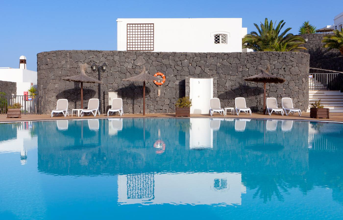 Apartamentos-LIVVO-Coloradamar-Pool-10