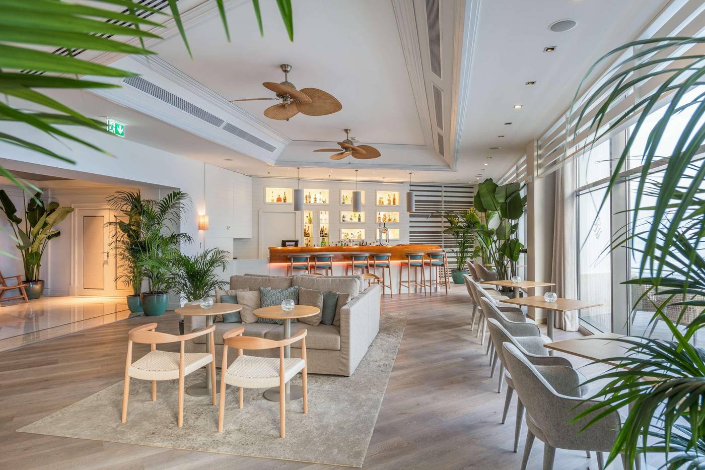 Sesimbra-Oceanfront-Hotel-Bar-14