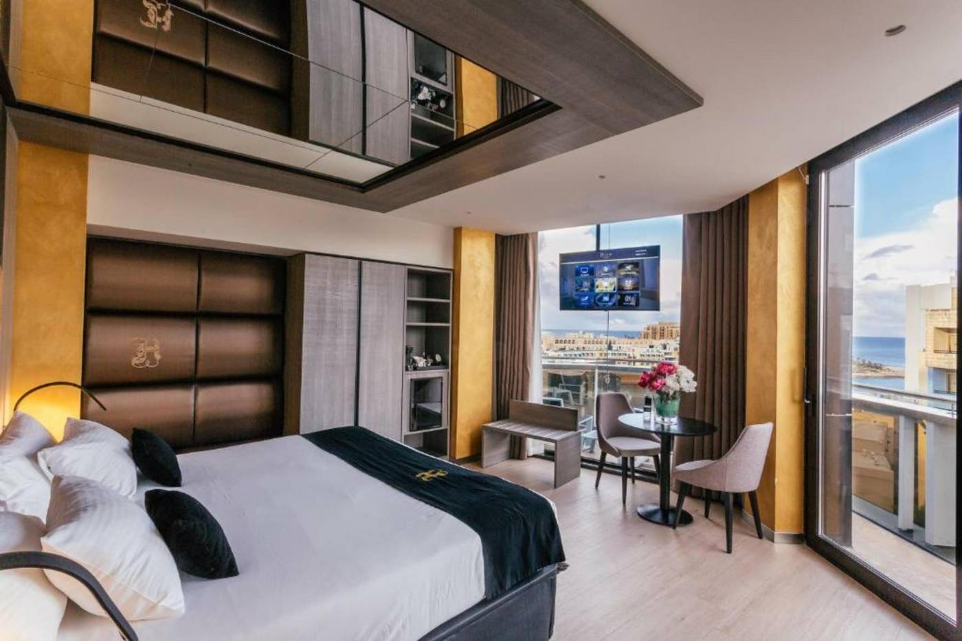 Hugo-s-Boutique-Hotel-Room-6