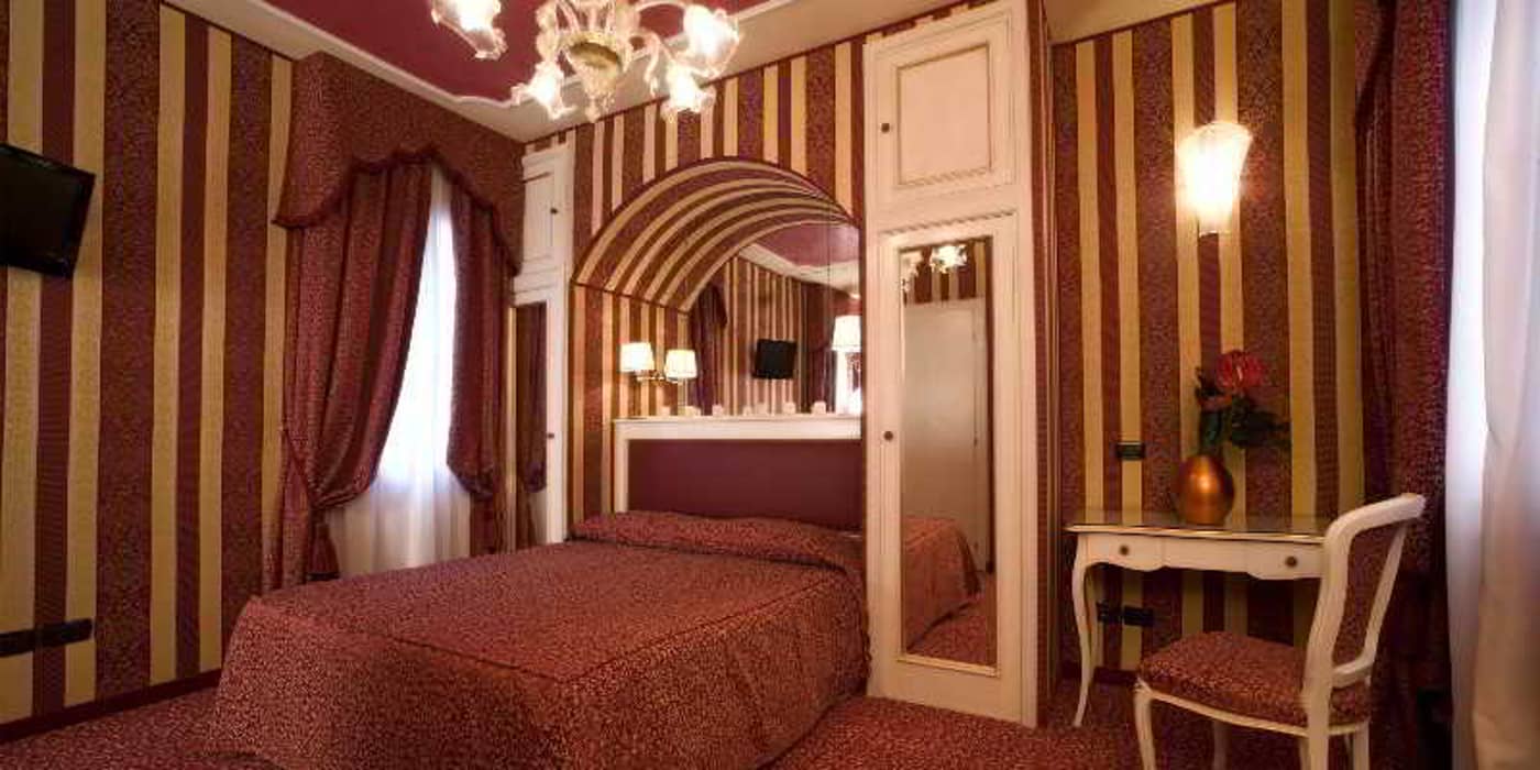 Hotel-Alcyone-Room-17
