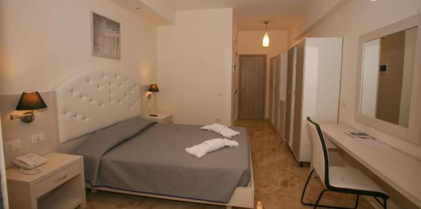 Saint-George-Palace-Hotel-Room-16