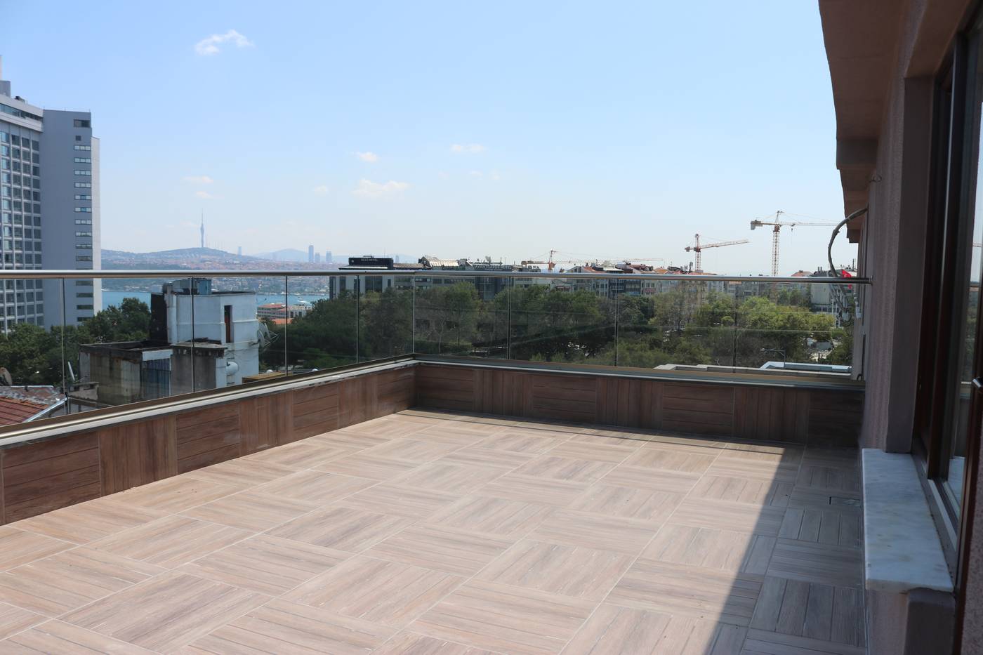 Nova-Plaza-Crystal-Hotel-Terrace-8