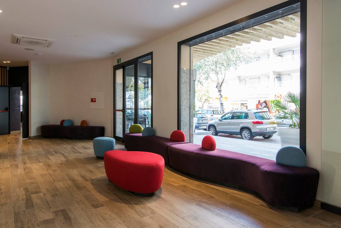 California-Apartments-III-Y-IV-Lobby-43