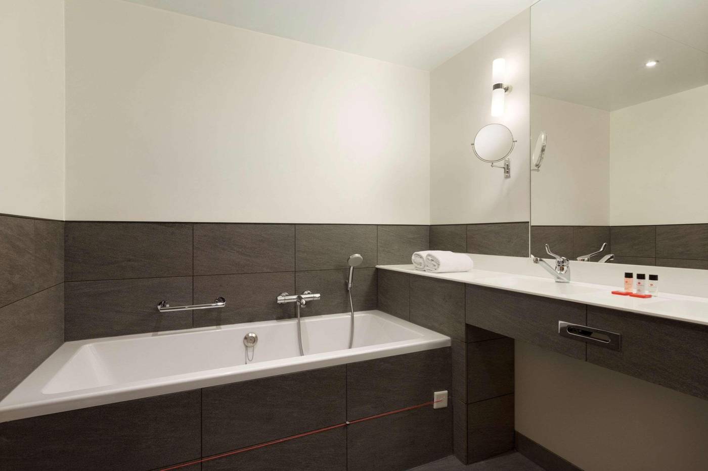 Leonardo-Hotel-Amsterdam-Rembrandtpark-Room-40