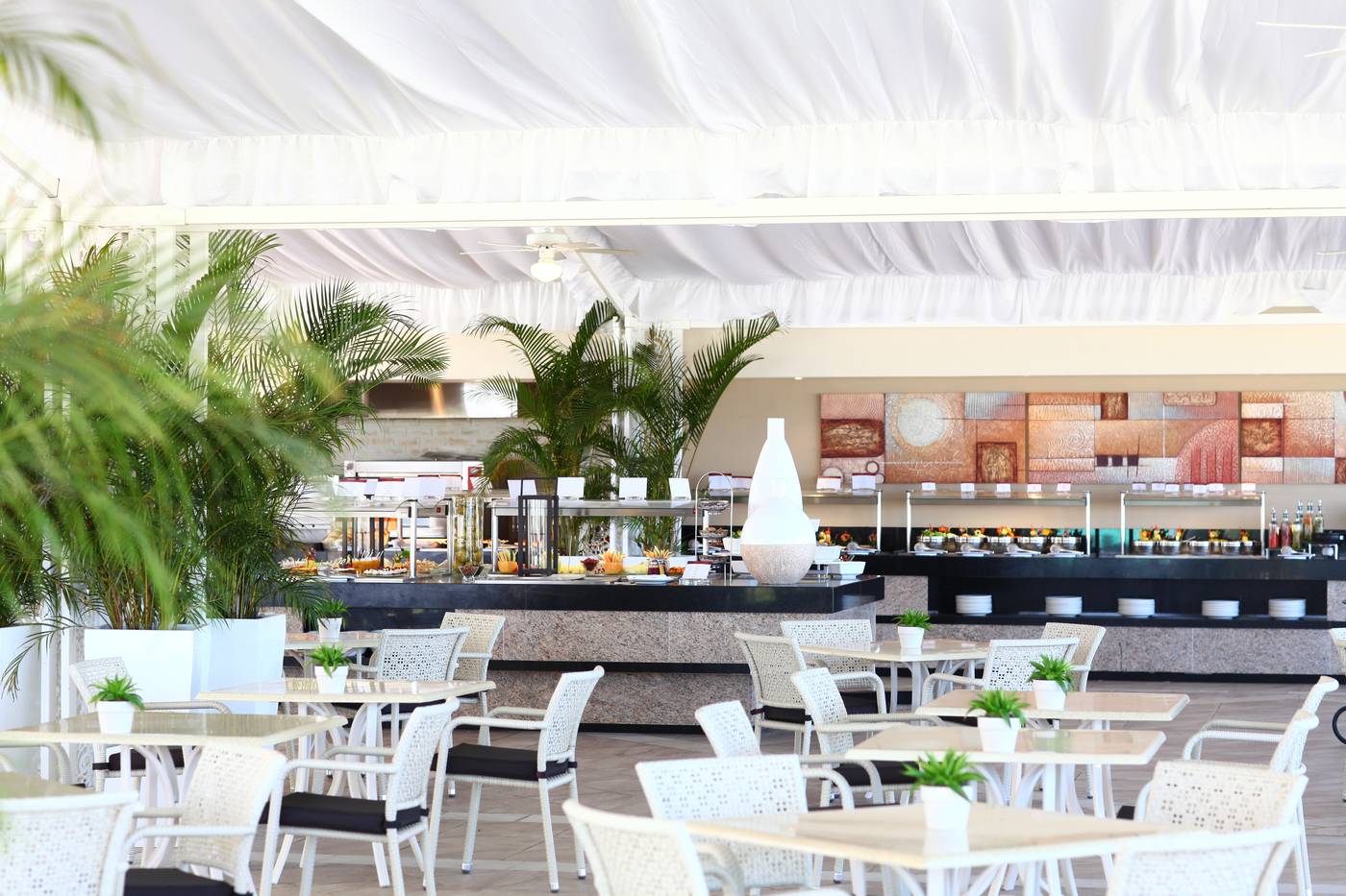 Luxury-Bahia-Principe-Runaway-Bay-All-Inclusive-Adults-Only-Bar-23