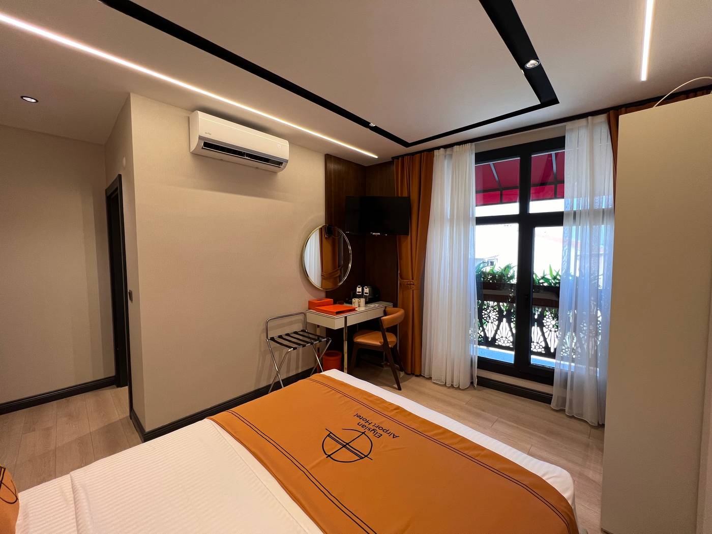 Elysian-Airport-Hotel-Room-40