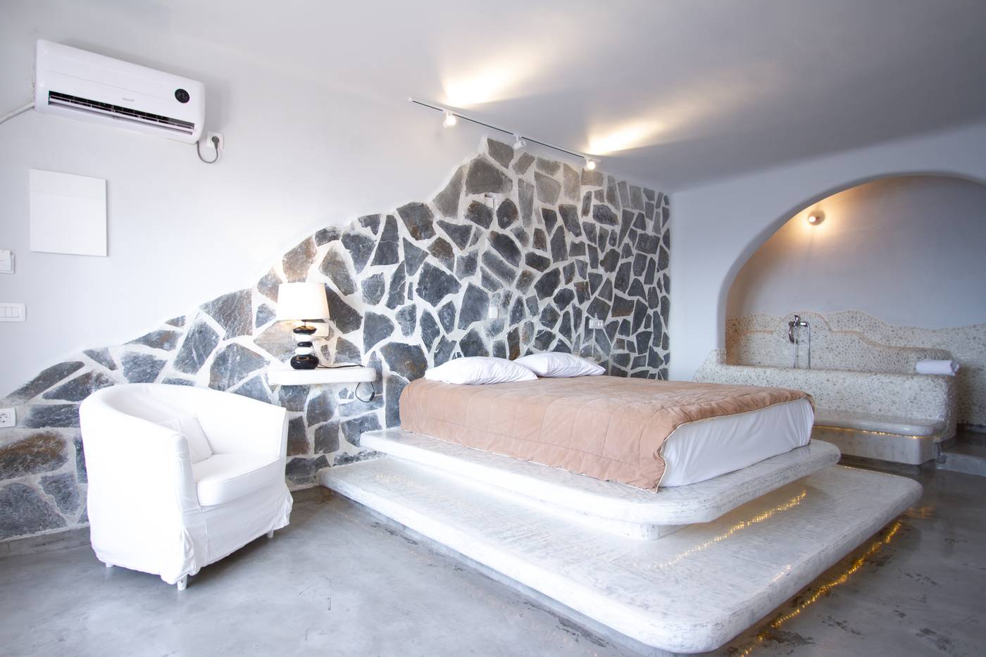 Suites-of-the-Gods-Cave-Spa-Room-20