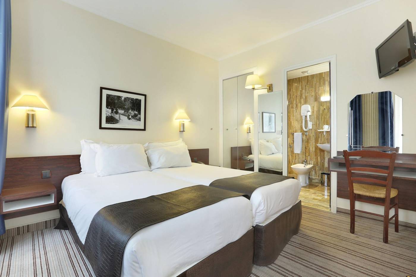 Hotel-du-College-de-France-Room-6