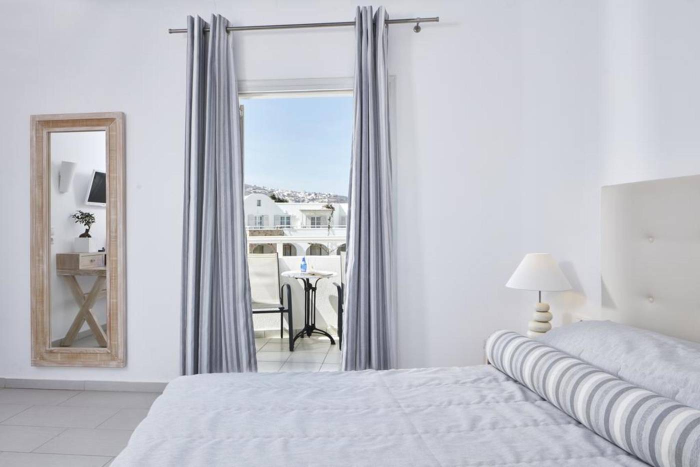 Aegean-Plaza-Room-14