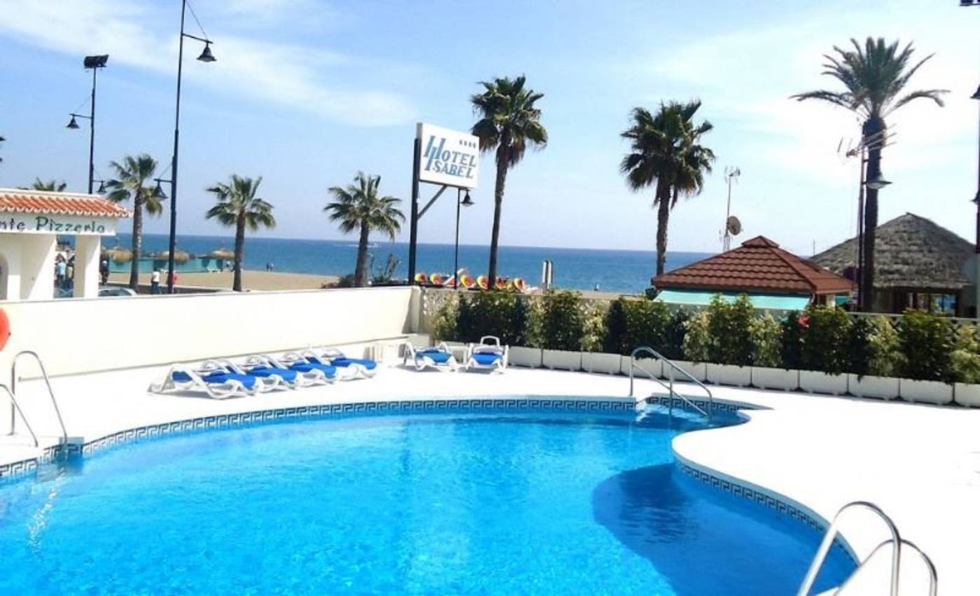 Isabel-Pool-9