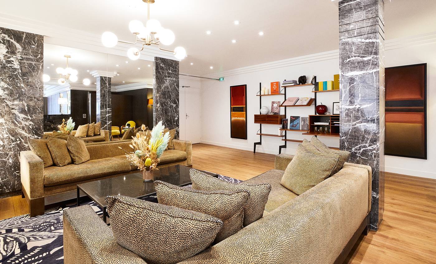 Plaza-Tour-Eiffel-Lobby-13