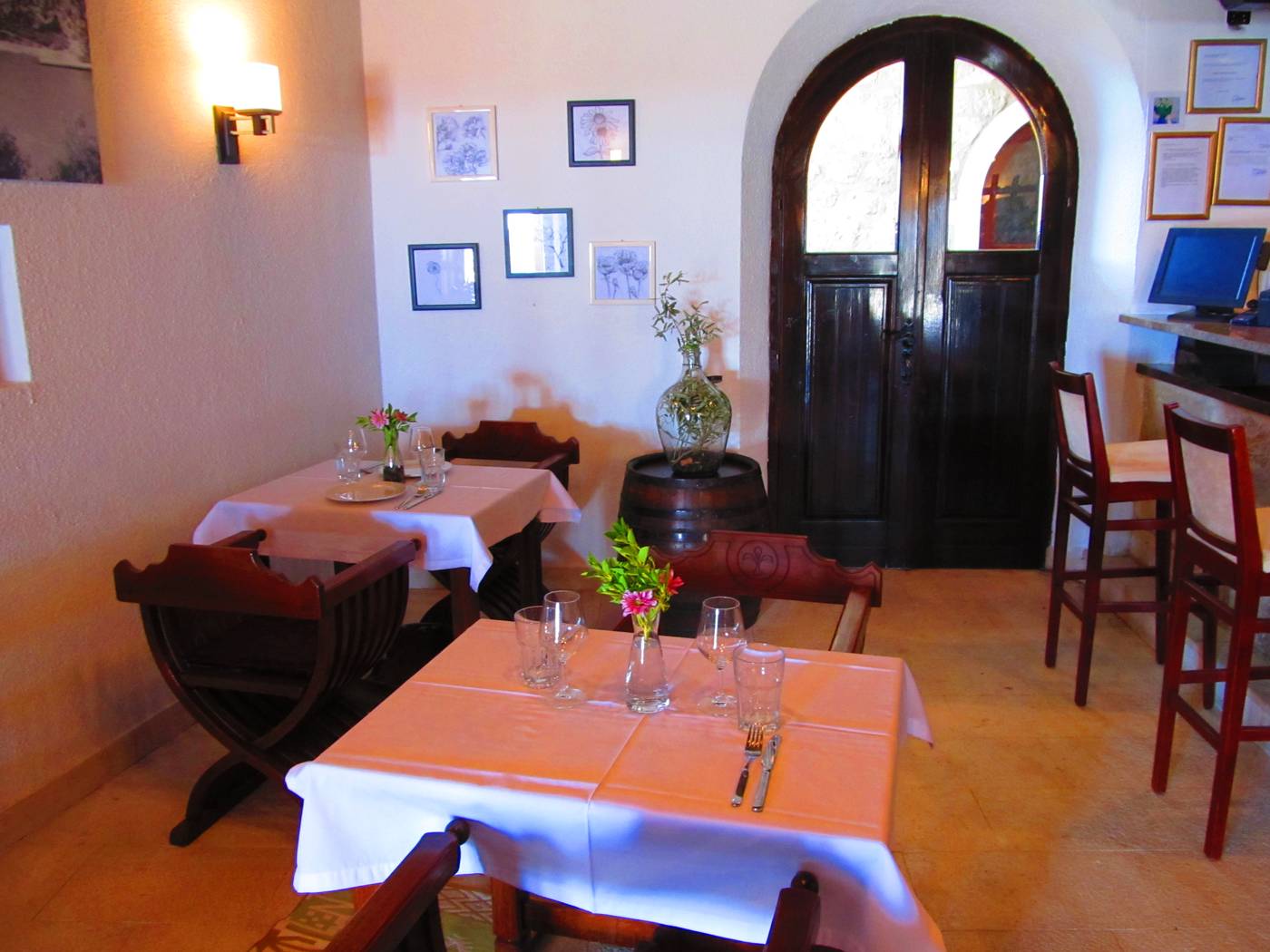 Kulla-e-Balshajve-Restaurant-35