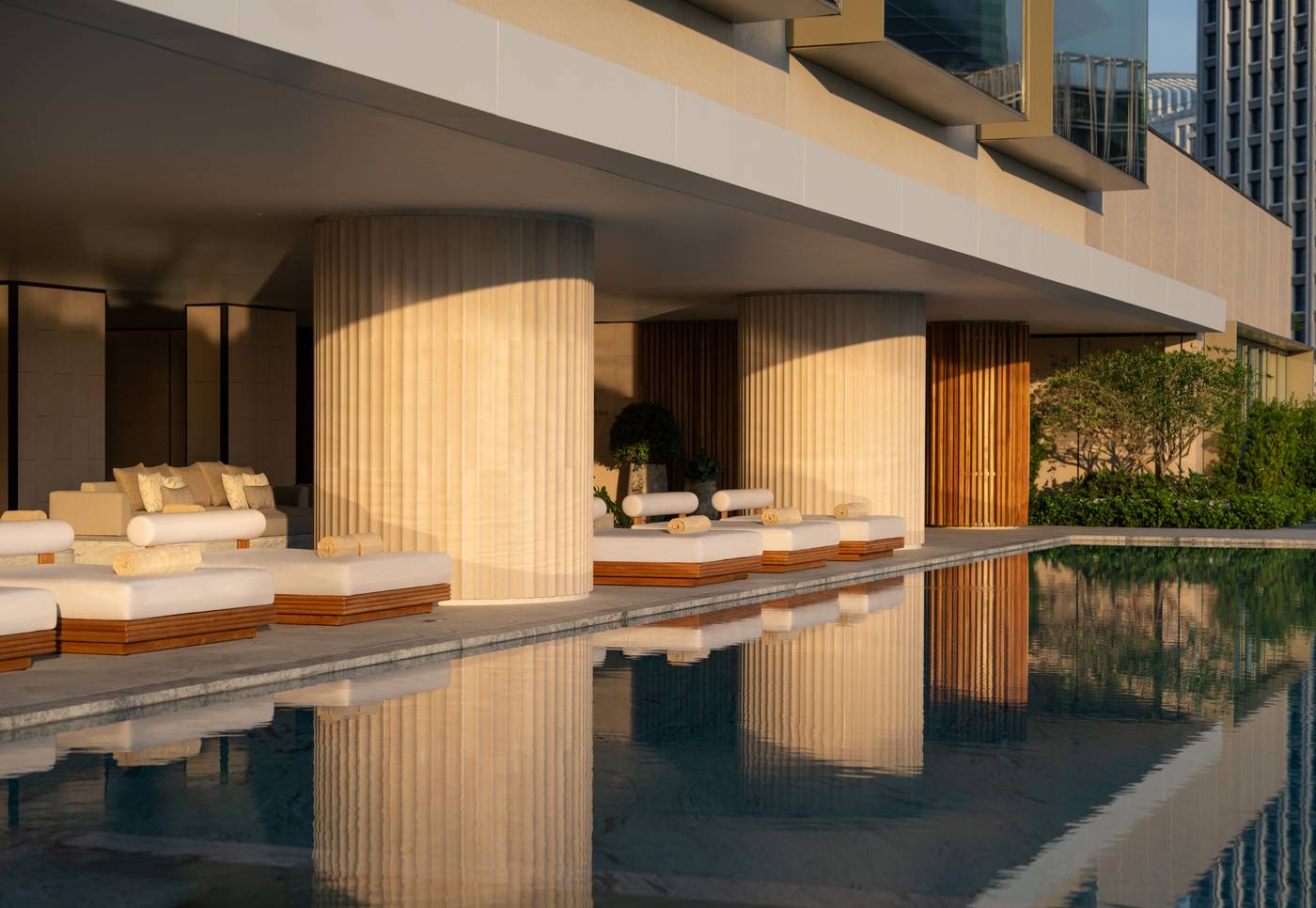 Dusit-Thani-Bangkok-Pool-9