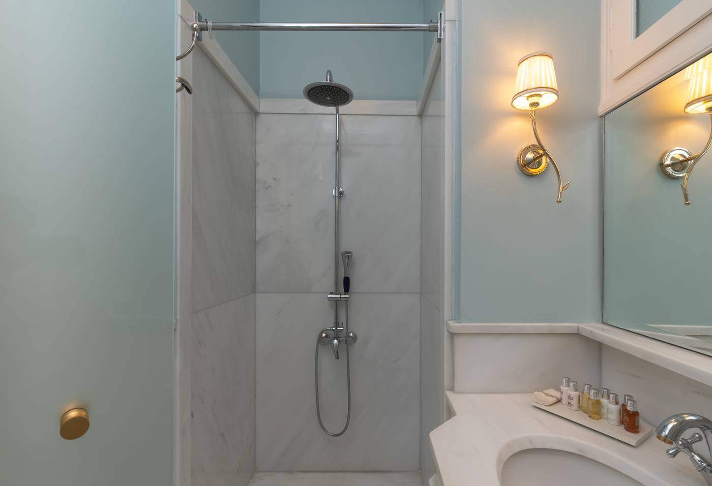 Noble-Suites-Room-42