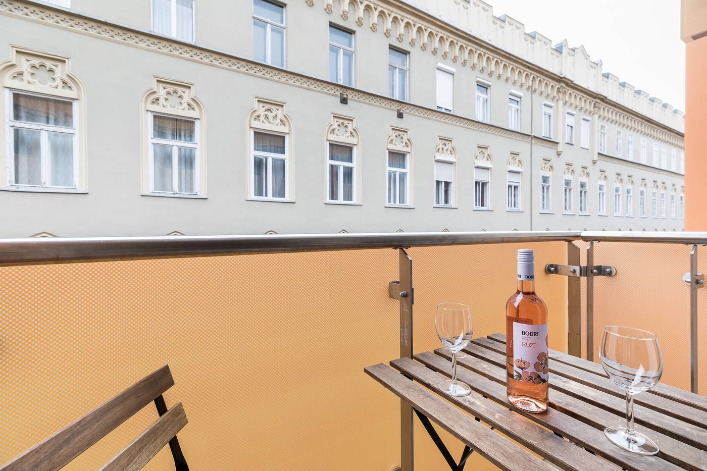 Vagabond-Broadway-Room-53