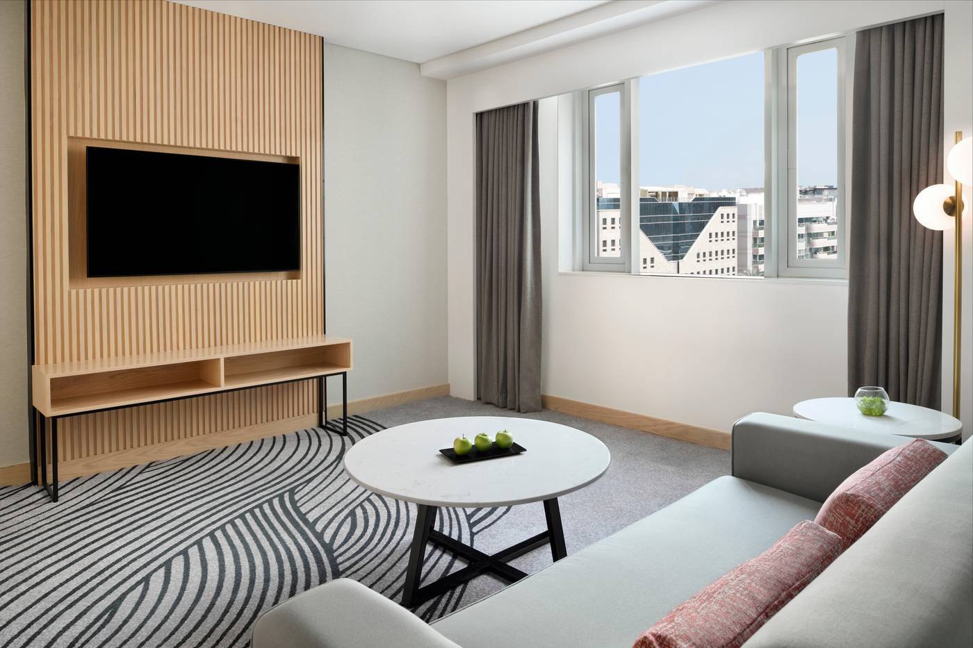 Crowne-Plaza-Jumeirah-Dubai-Room-22