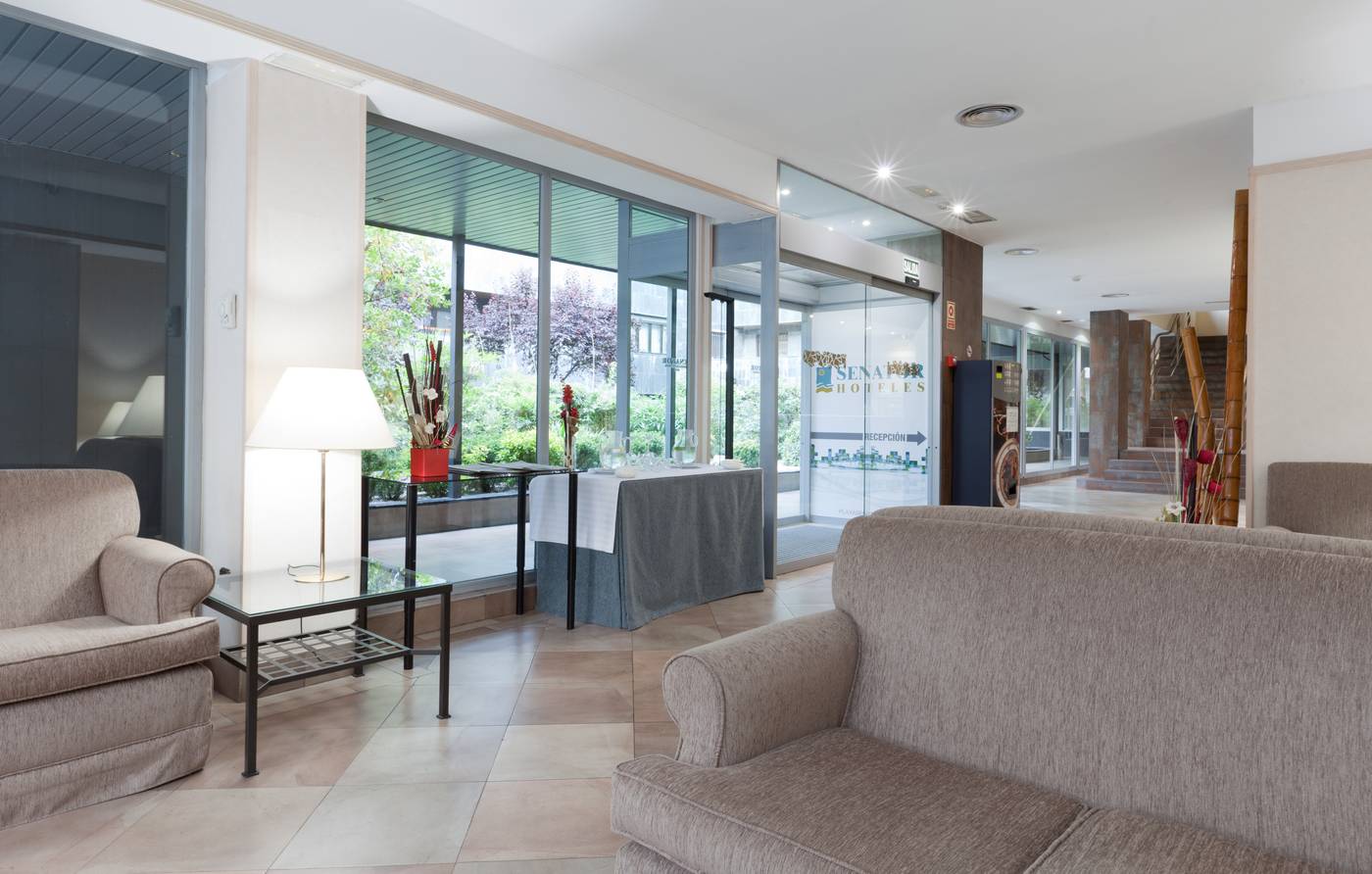 Senator-Castellana-Lobby-2