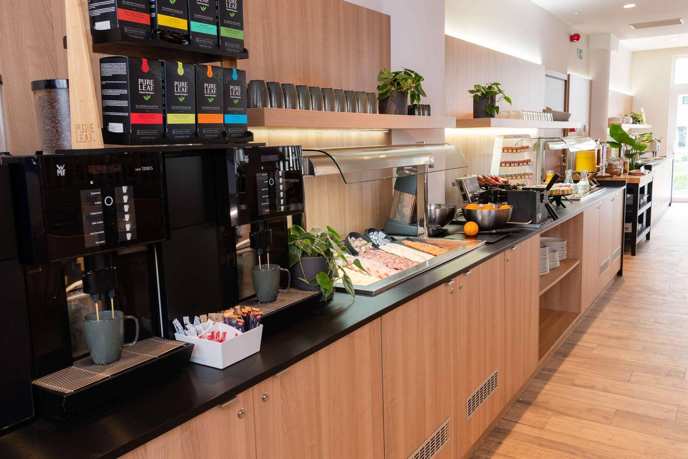 Hilton-Garden-Inn-Brussels-City-Centre-Restaurant-17