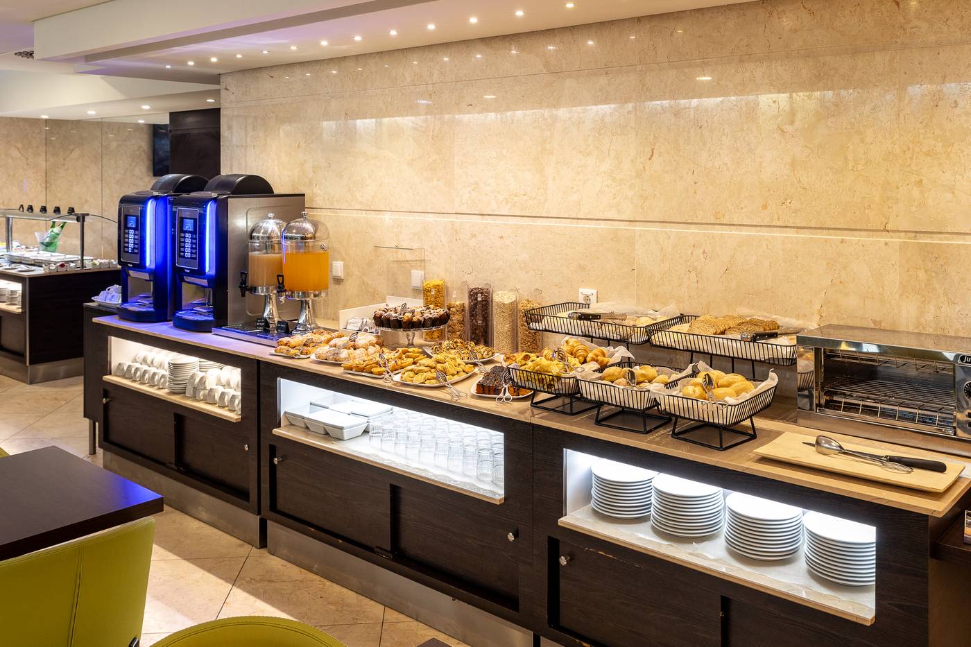 America-Diamonds-Restaurant-47