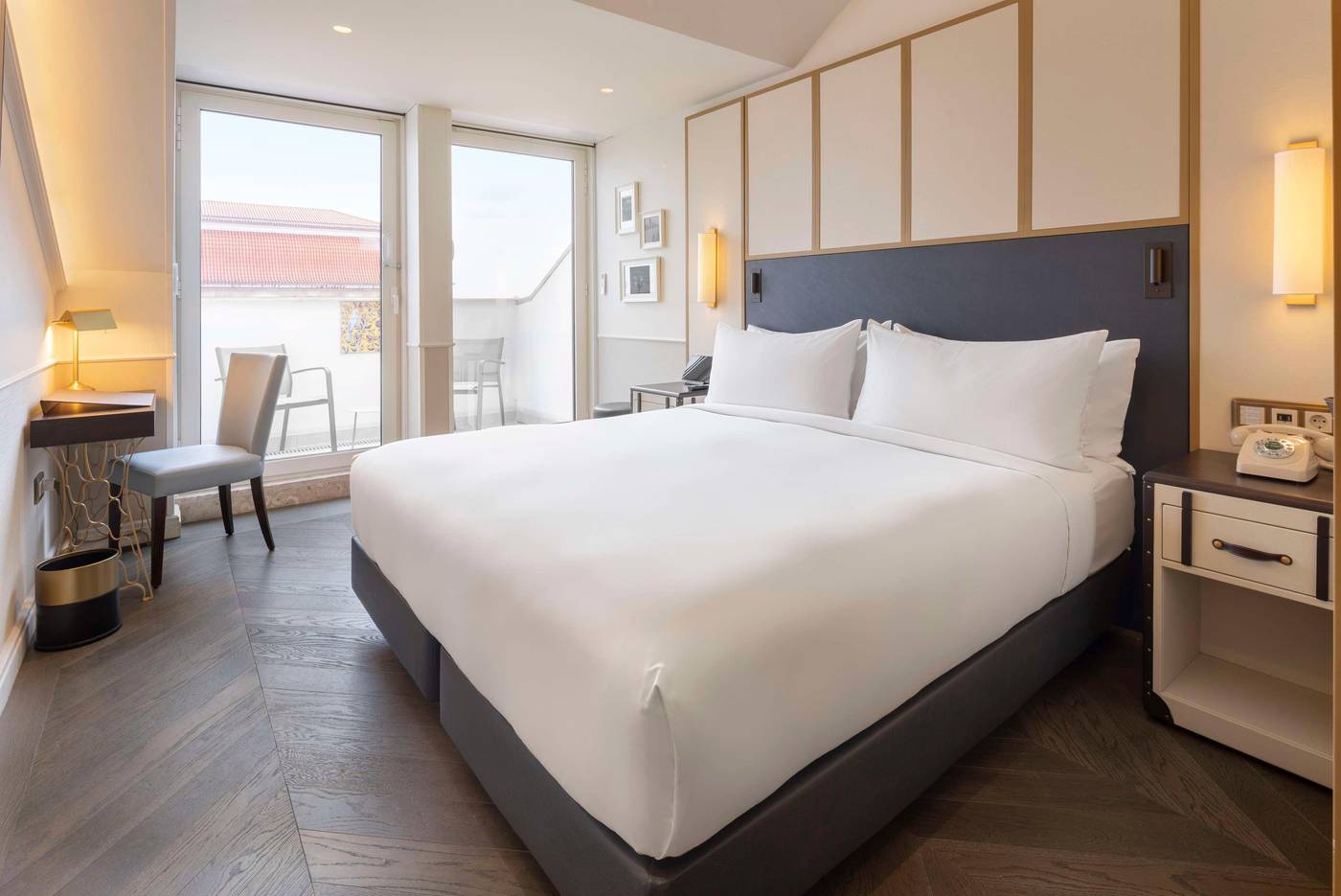 The-Emerald-House-Lisbon--Curio-Collection-by-Hilt-Room-44