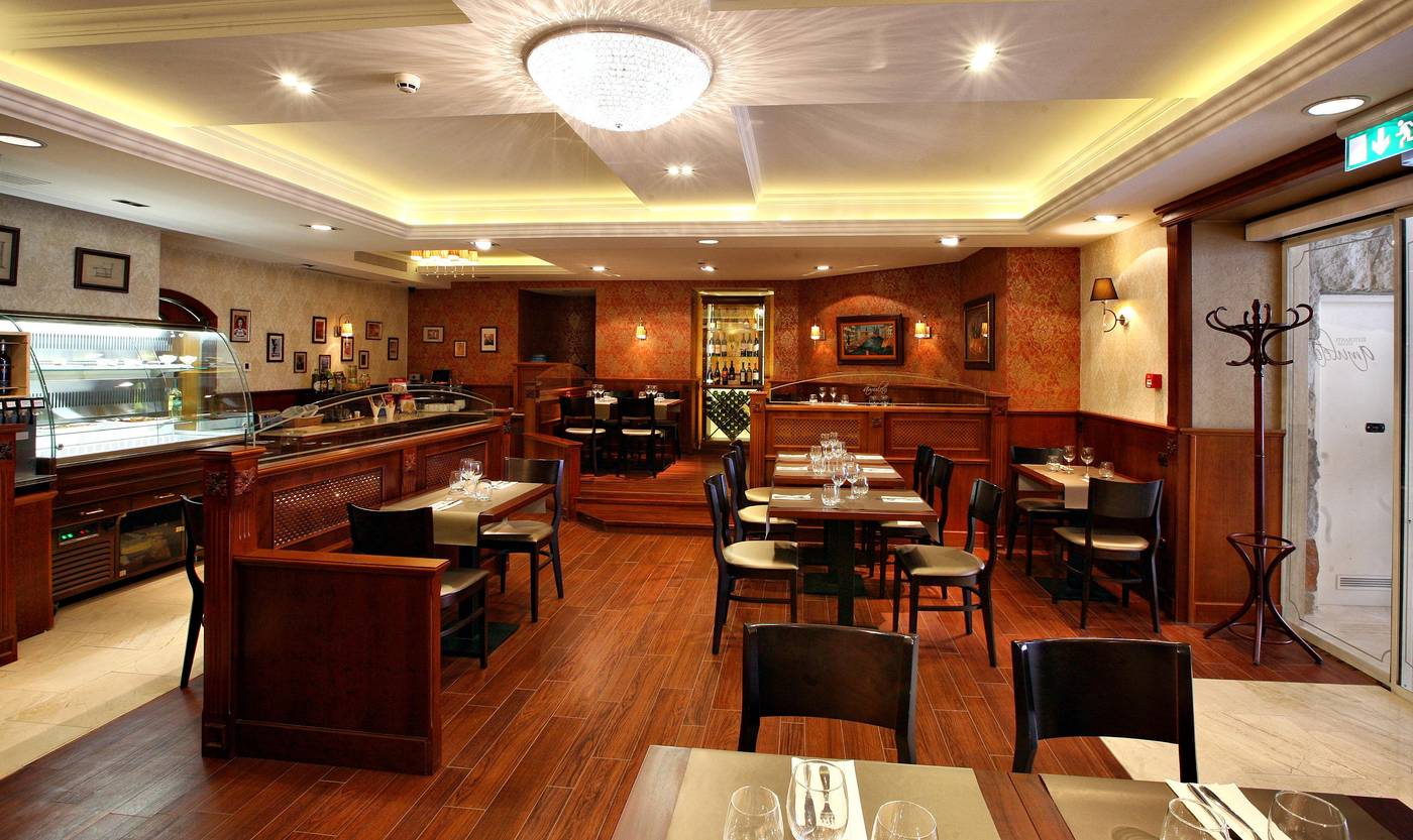 Gold-Hotel-Budapest-Restaurant-40