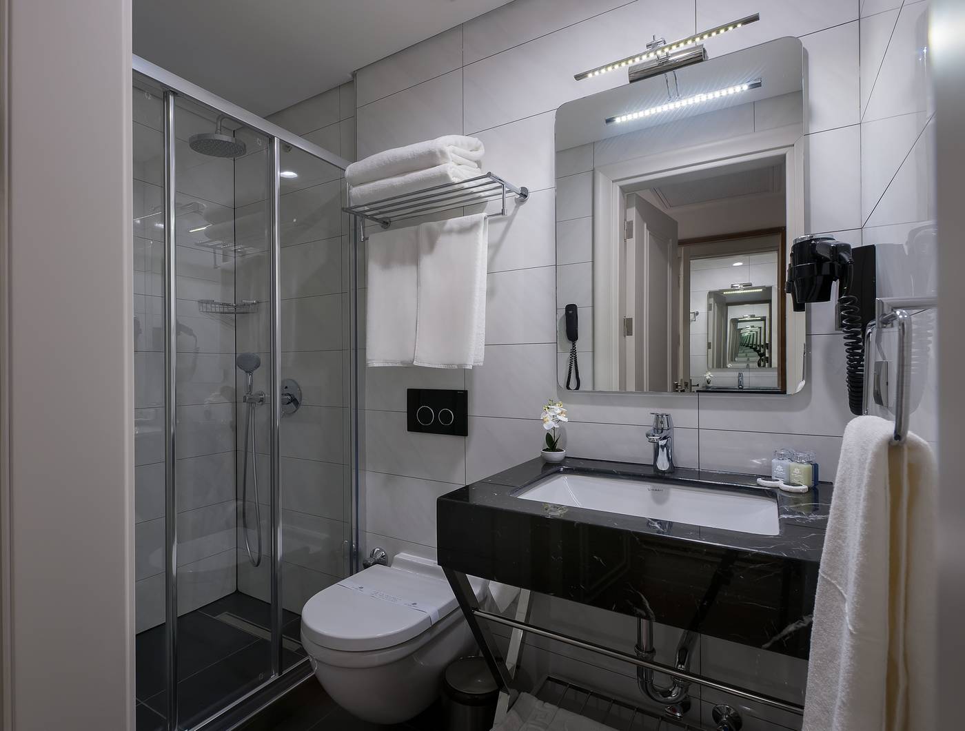 Le-Petit-Palace-Hotel-Room-20