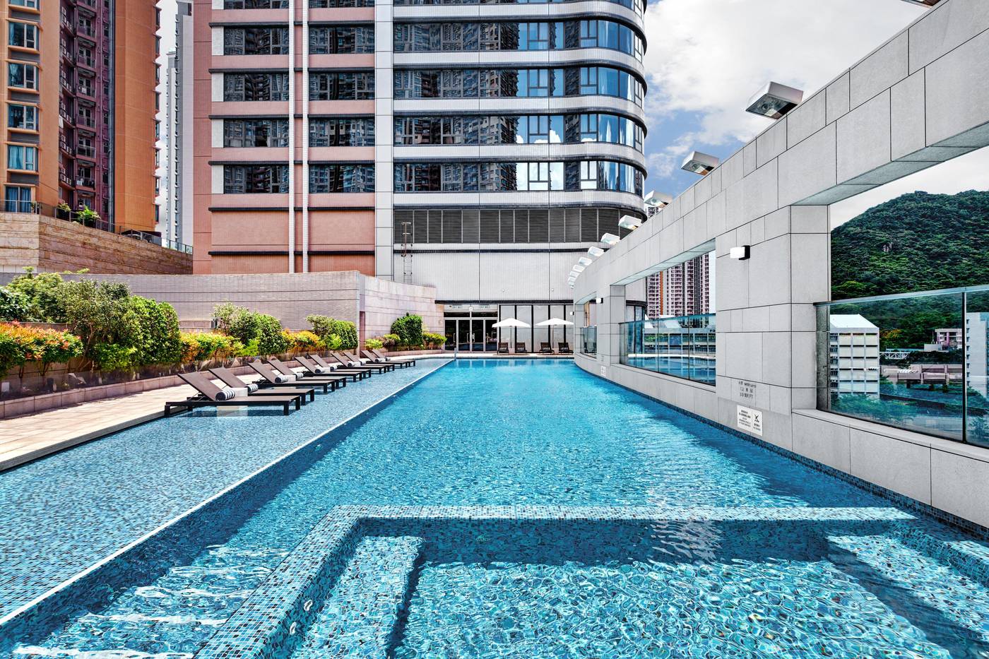Crowne-Plaza-Hong-Kong-Kowloon-East-Pool-2