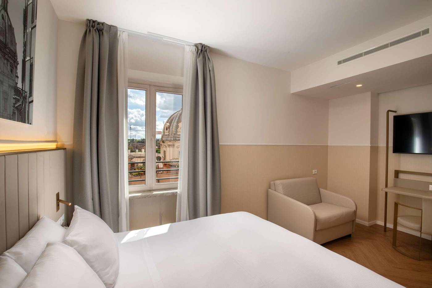 Cosmopolita-Hotel-Rome--Tapestry-Collection-by-Hil-Room-33