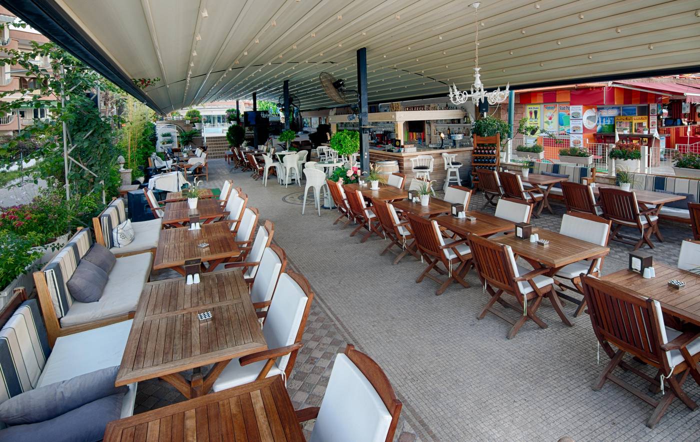 Romance-Beach-Bar-16