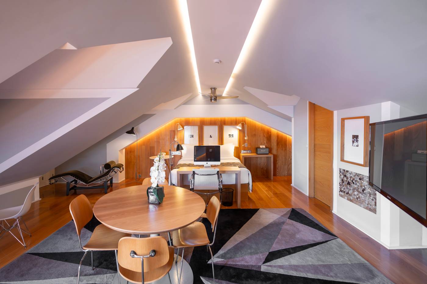 Browns-Downtown-Hotel-Room-8