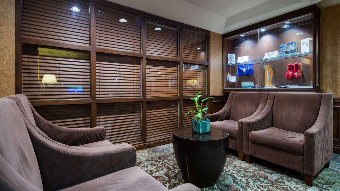 Best-Western-Plus-Sands-Lobby-4