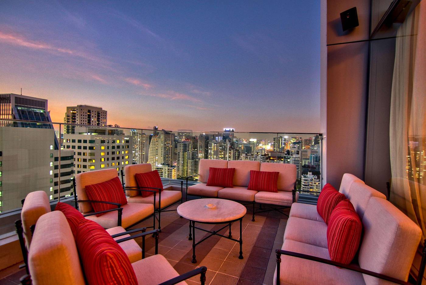 Radisson-Blu-Plaza-Bangkok-Bar-45