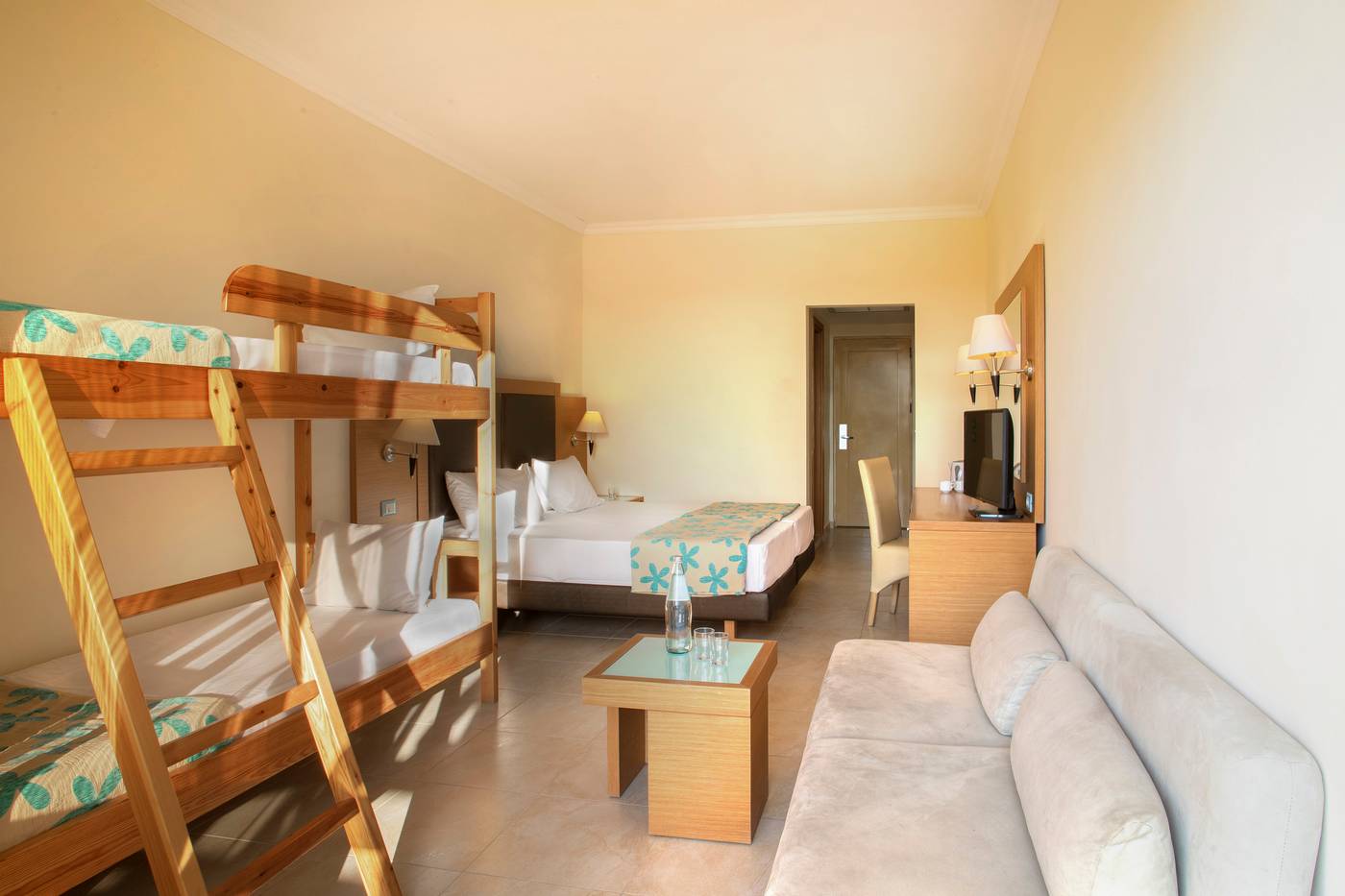 13.03.25 Sol Cosmopolitan