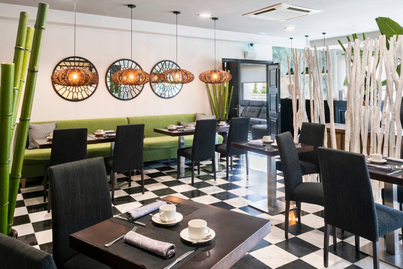 Salles-Hotel-Aeroport-de-Girona-Restaurant-24