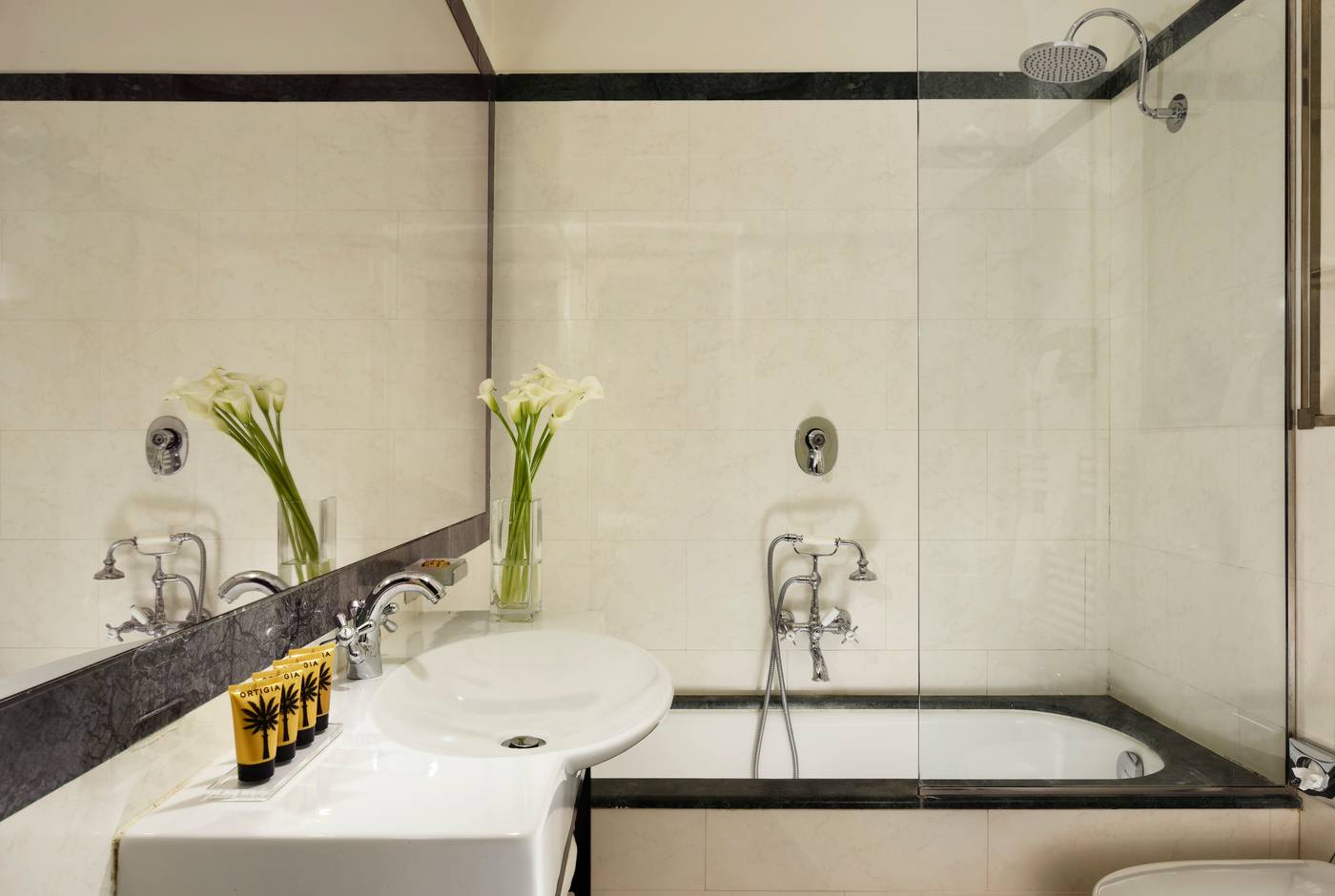 Leon-s-Place-Hotel-Room-30